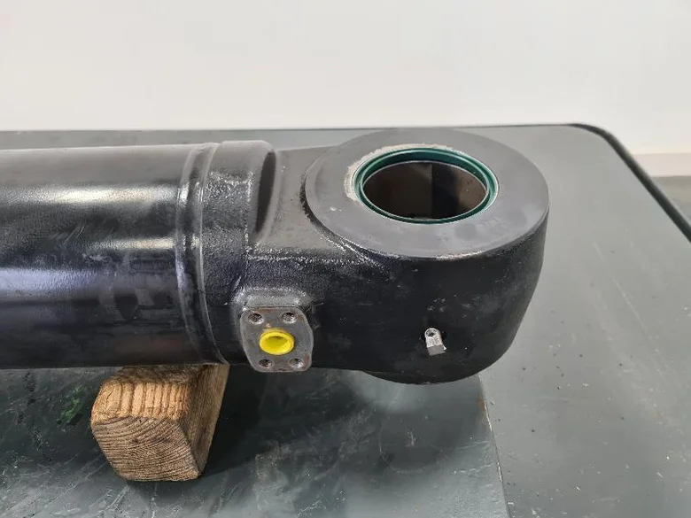 Variable boom cylinder for CATERPILLAR M320F