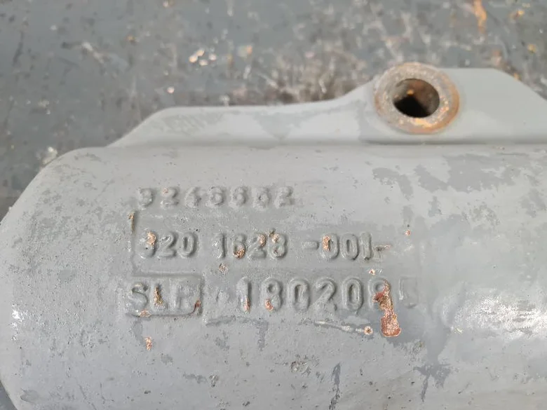Axle housing lock cylinder for LIEBHERR A904CLI