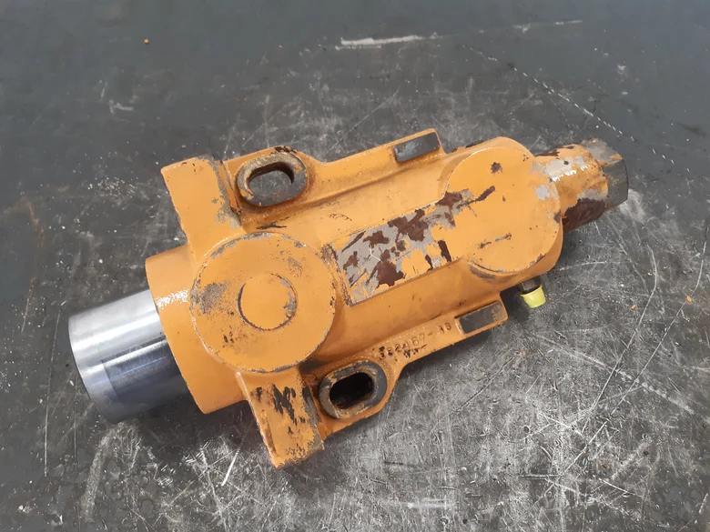 Axle housing lock cylinder for CASE WX200