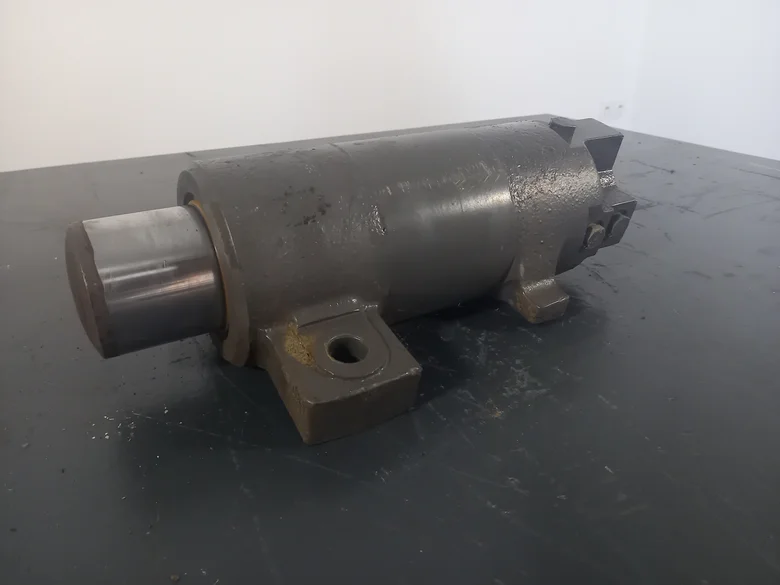 Axle housing lock cylinder for VOLVO EW160D