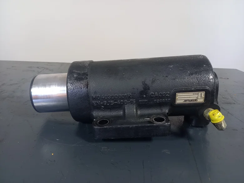 Axle housing lock cylinder for CATERPILLAR M320F
