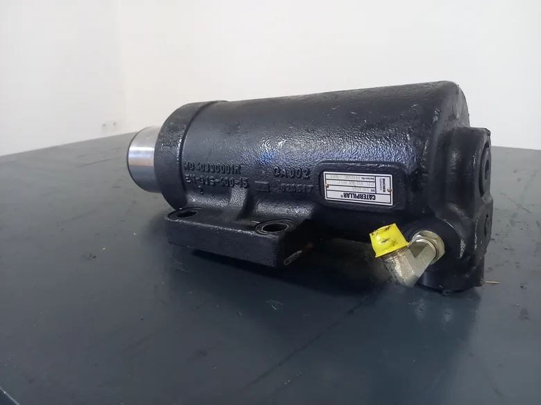 Axle housing lock cylinder for CATERPILLAR M320F