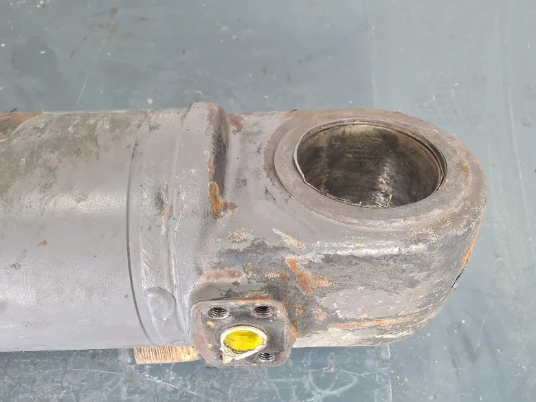 Arm lift cylinder for VOLVO L220E