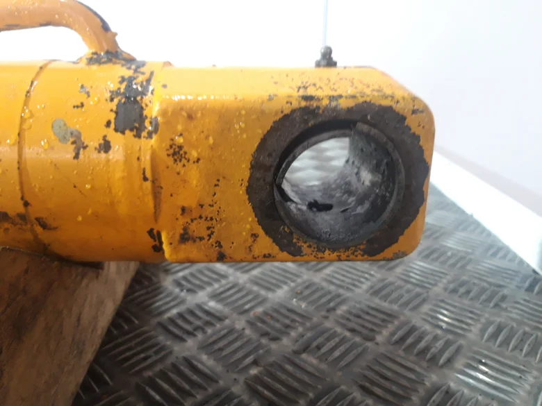 Vérin de levage brancard pour JCB 4CX