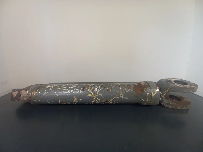 Arm lift cylinder for LIEBHERR L550