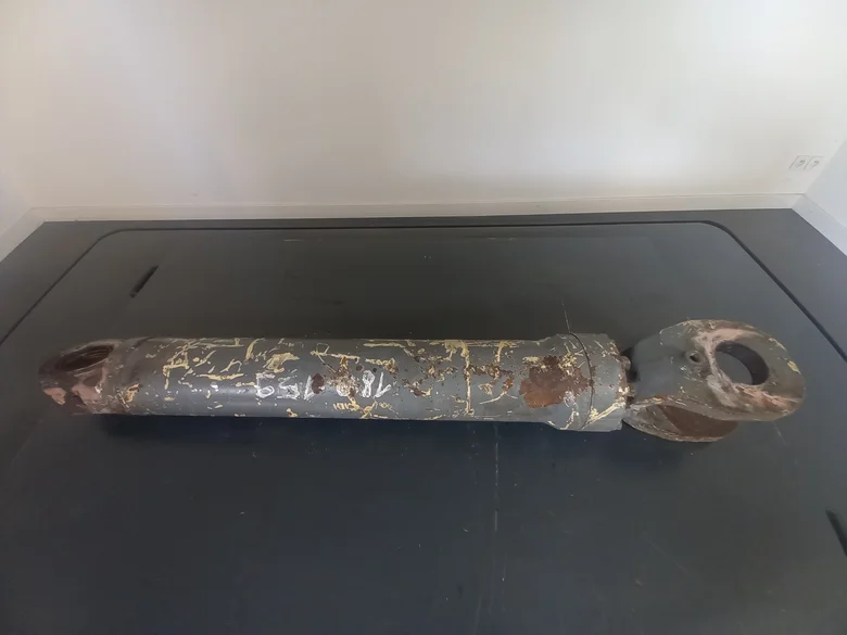 Arm lift cylinder for LIEBHERR L550
