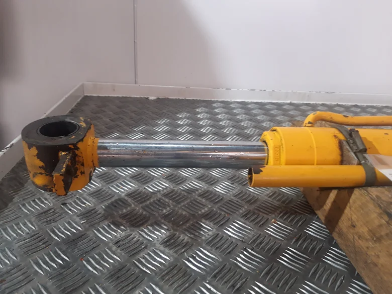 Vérin de cavage pour JCB 4CX