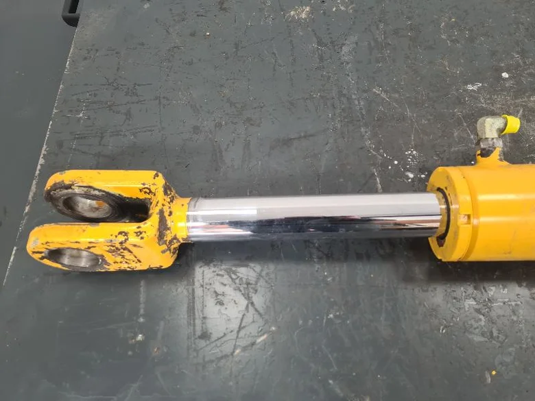 Steering cylinder for VOLVO A25D