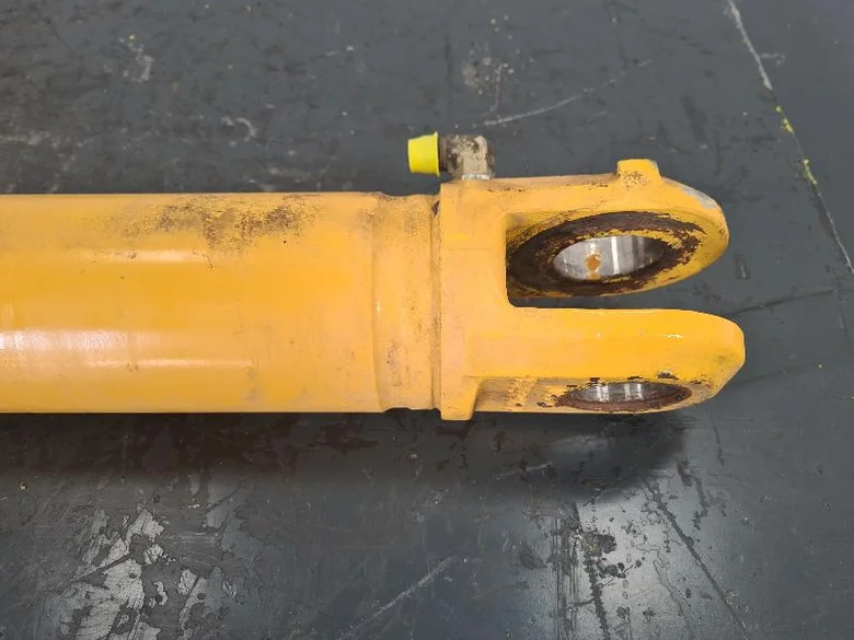 Steering cylinder for VOLVO A25D