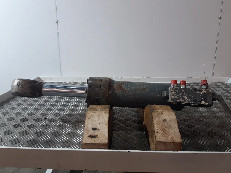 Vérin de levage lame pour LIEBHERR A314