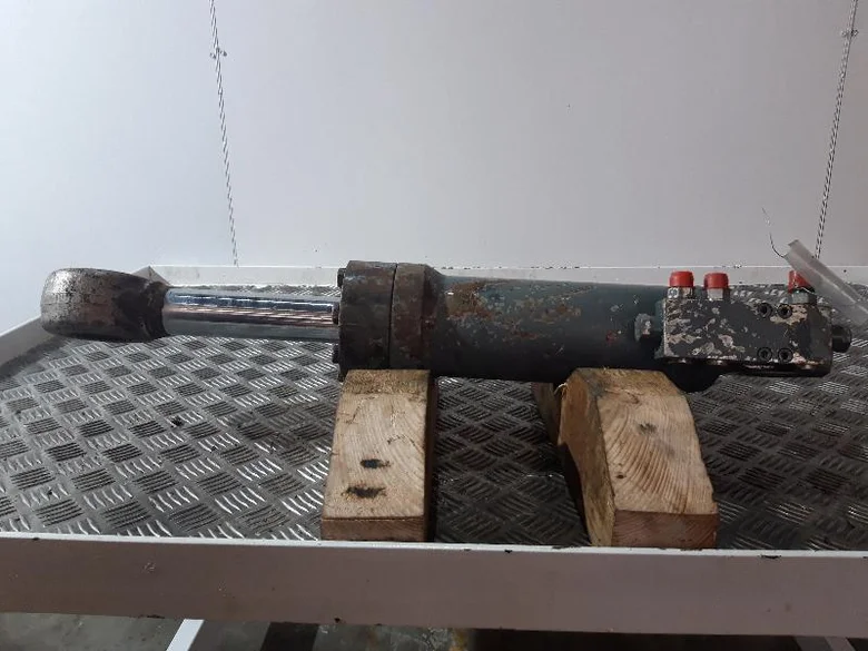 Vérin de levage lame pour LIEBHERR A314