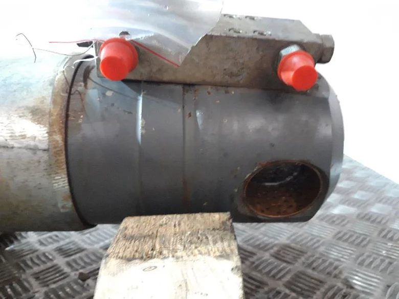 Blade lift cylinder for LIEBHERR A316