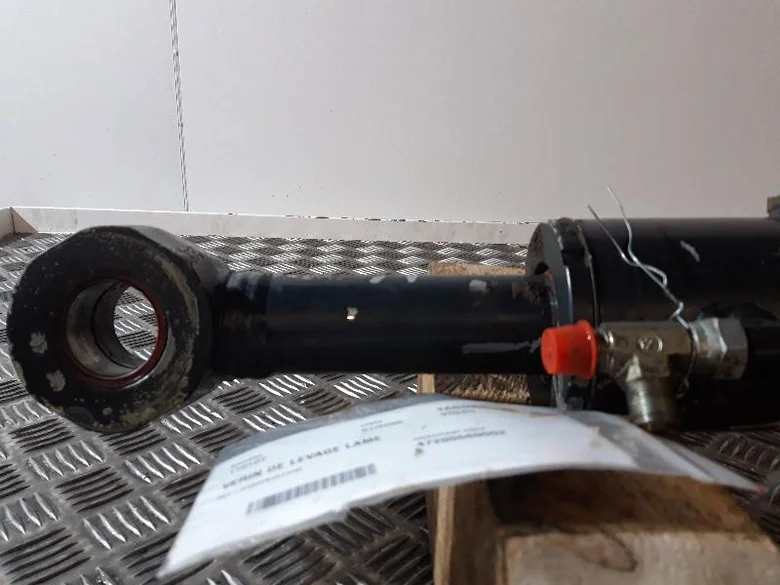 Vérin de levage lame pour YANMAR VIO45