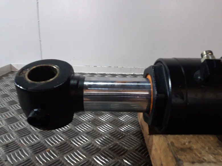 Vérin de levage lame pour JCB 86C1