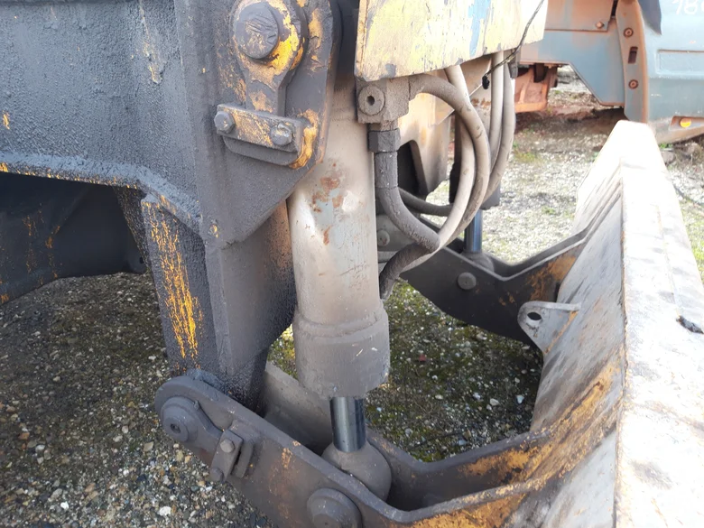 Blade lift cylinder for LIEBHERR A902LI