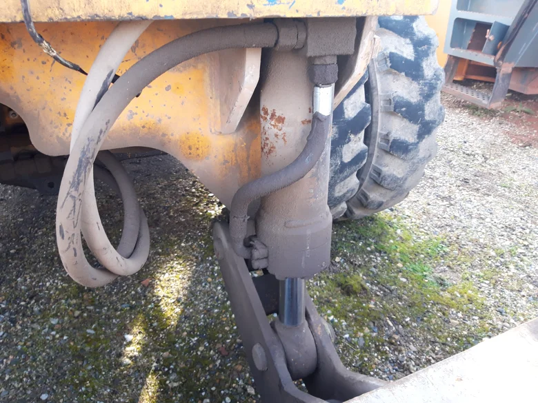 Blade lift cylinder for LIEBHERR A902LI