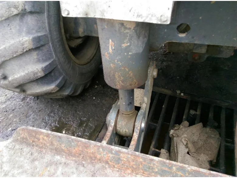 Blade lift cylinder for LIEBHERR A914