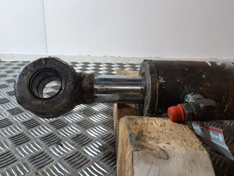 Vérin de levage lame pour YANMAR B50
