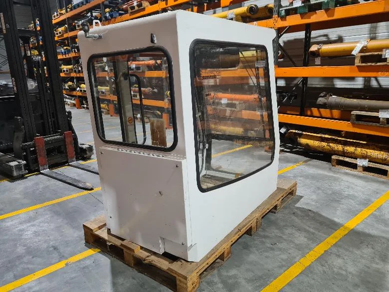 Cabin structure for LIEBHERR A912LI