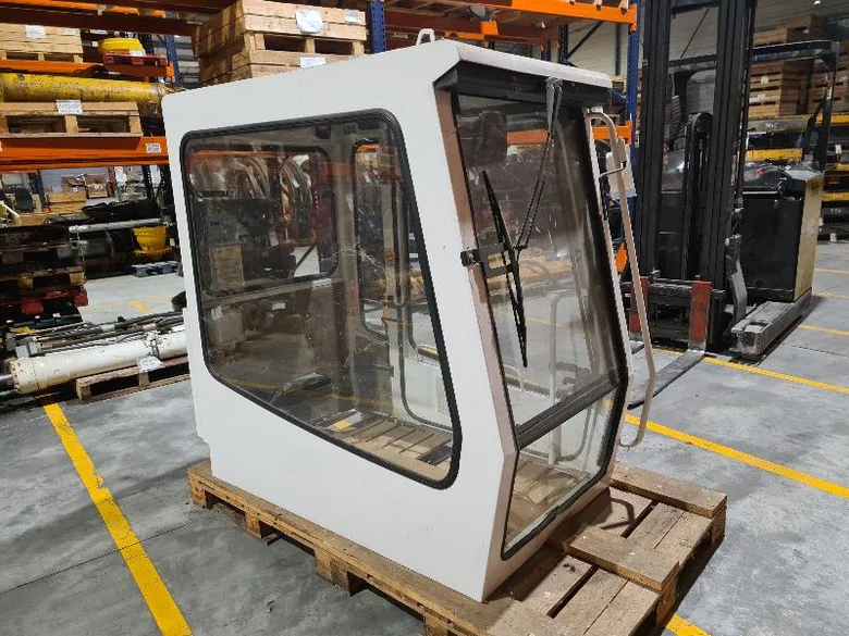 Cabin structure for LIEBHERR A912LI
