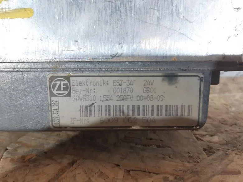 Boîtier électronique pour LIEBHERR L554