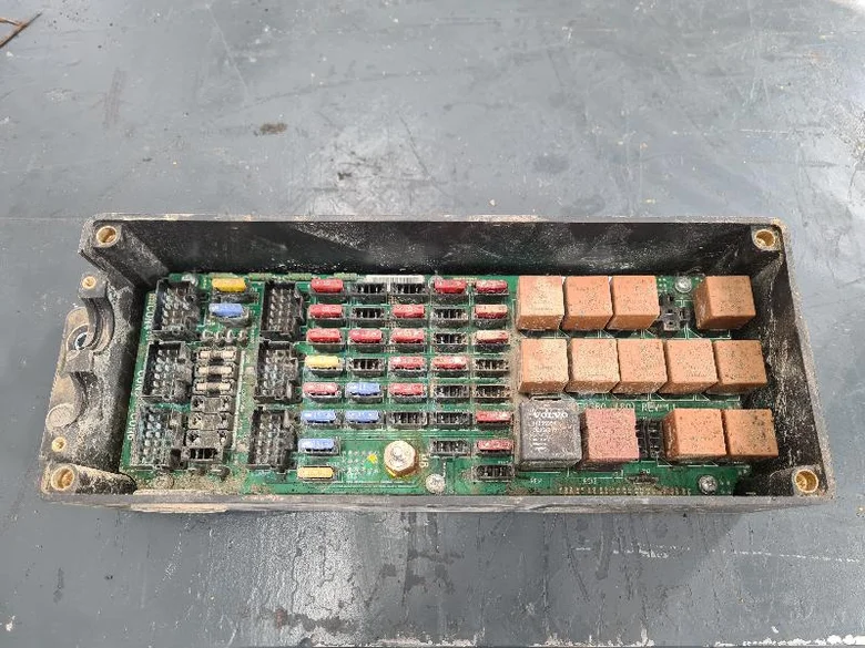 Caja de fusibles para VOLVO ECR145EL