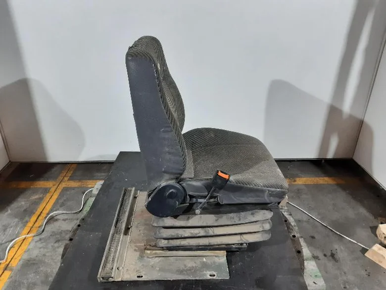 Siège pour LIEBHERR LR632