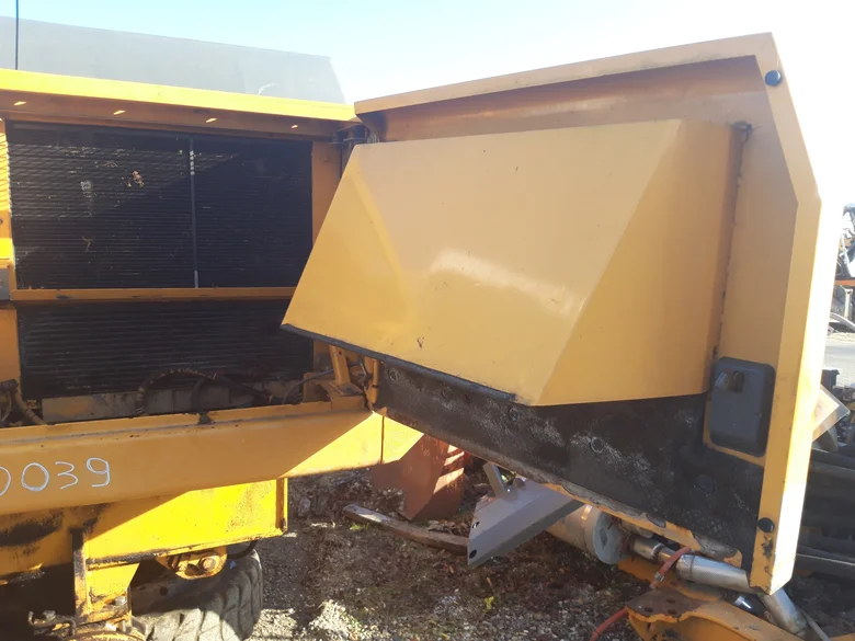 Porte de compartiment pour LIEBHERR A902LI