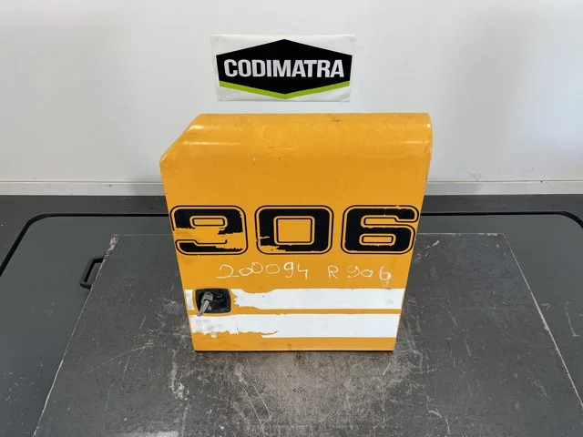 Compartment door for LIEBHERR R906
