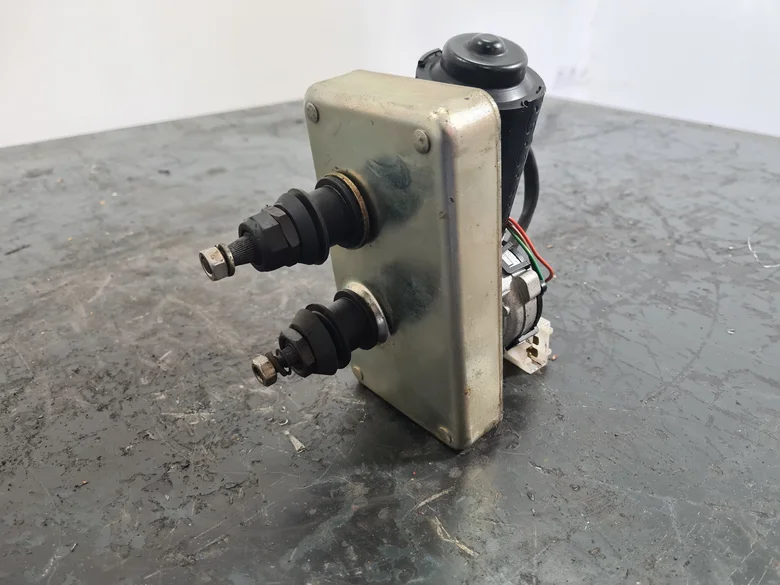 MOTEUR D'ESSUI-GLACES