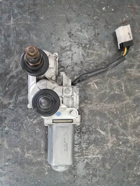 MOTEUR D'ESSUI-GLACES ARRIERE