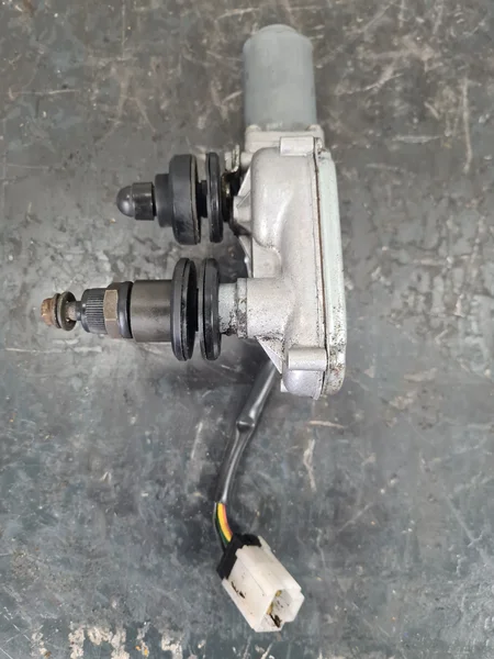 MOTEUR D'ESSUI-GLACES ARRIERE