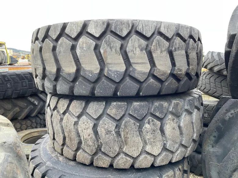 Pneu pour CATERPILLAR 918M