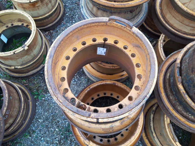 Rim for LIEBHERR L580