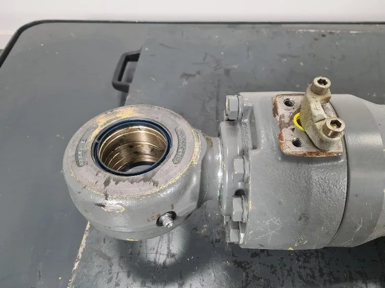 Cilindro de cucharón para LIEBHERR R926COMP