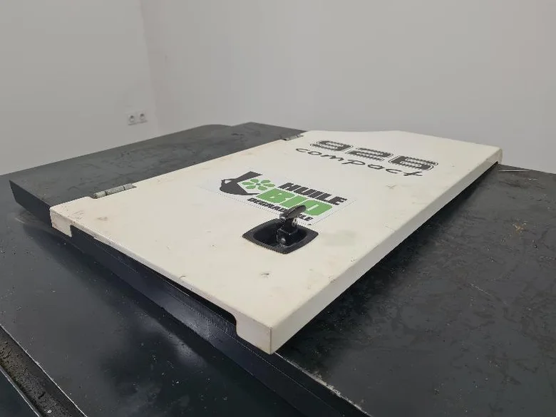 Compartment door for LIEBHERR R926COMP