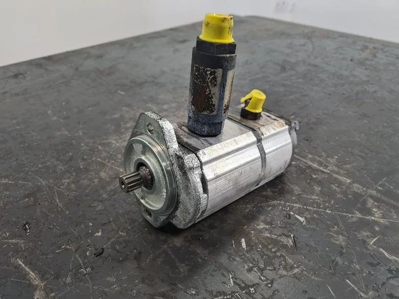 Auxiliary hydraulic pump for VOLVO EWR150E