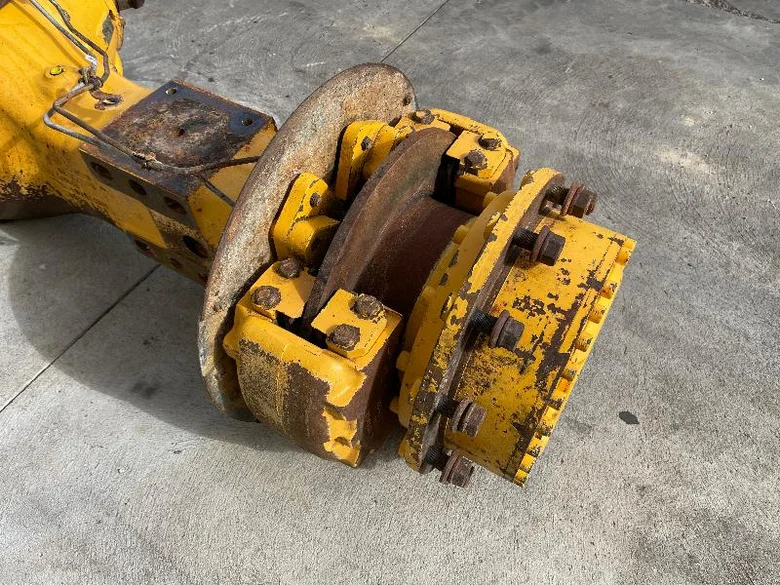 Wheel hub for VOLVO A25E