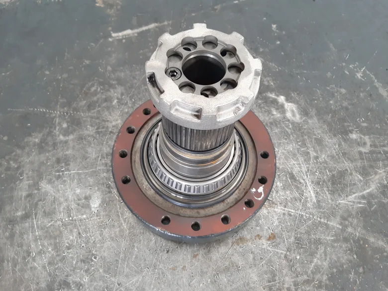 Wheel spindle for CATERPILLAR M313D