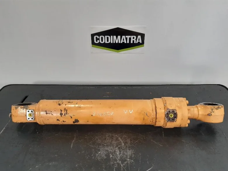 Variable boom cylinder for CASE WX145