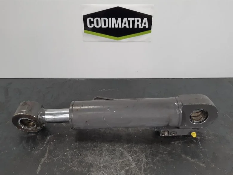 Offset cylinder for MECALAC 12MTX