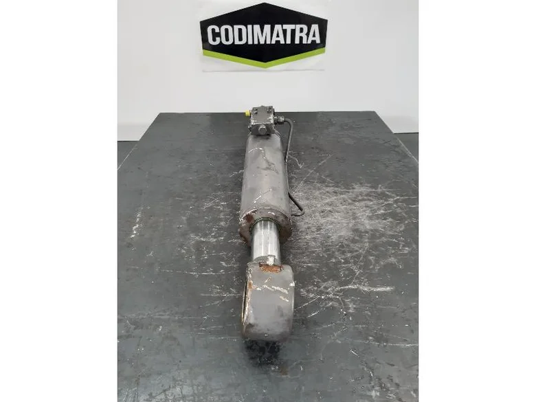 Offset cylinder for MECALAC 12MTX