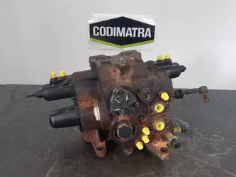 Distributeur hydraulique pour VOLVO A25E