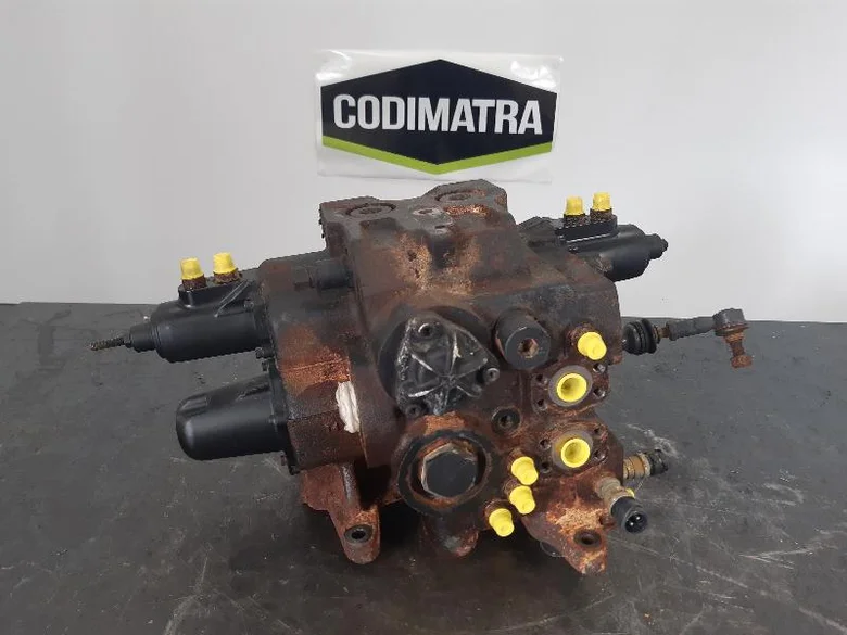 Hydraulic distributor for VOLVO A25E
