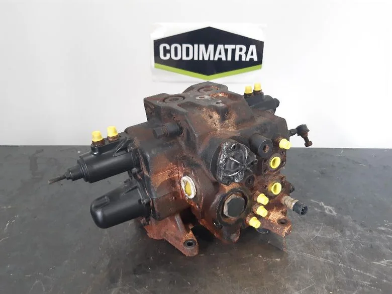 Hydraulic distributor for VOLVO A25E