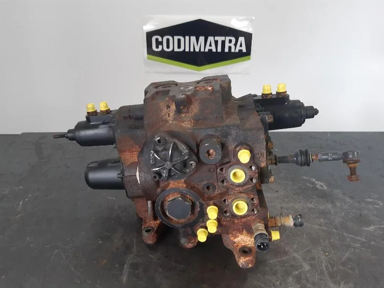 Hydraulic distributor for VOLVO A25E