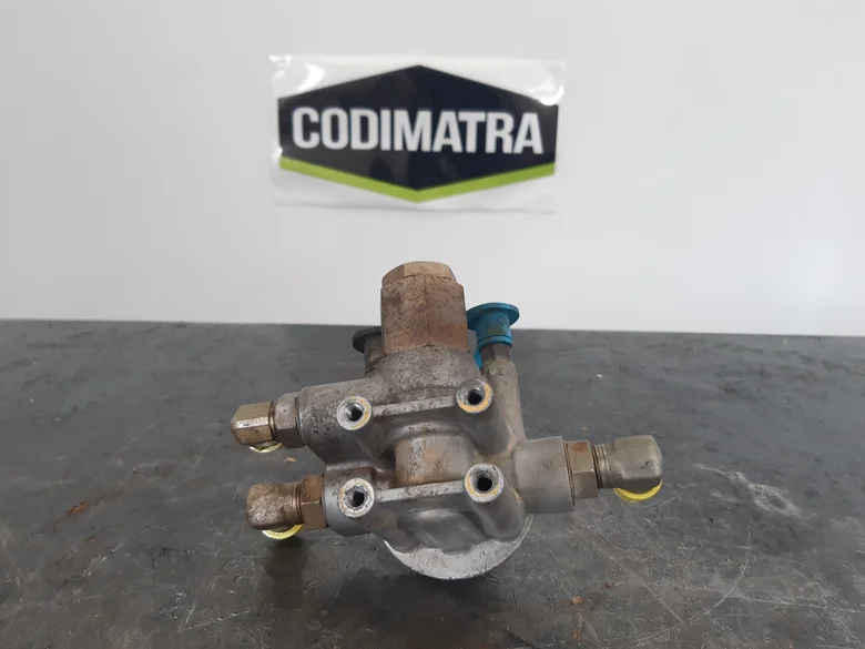 SUPPORT DE FILTRE HYDRAULIQUE