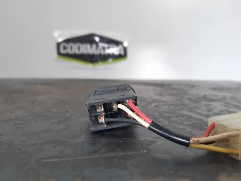 INTERRUPEUR DE COMMANDE ECLAIRAGE