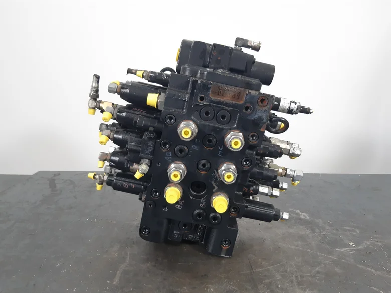 Hydraulic distributor for JCB JS260LCCAPSII