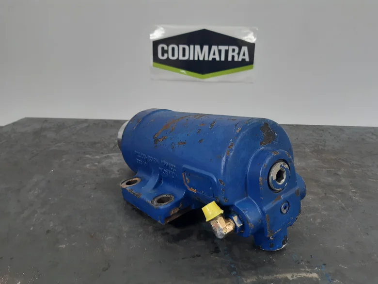 Axle housing lock cylinder for CATERPILLAR M320